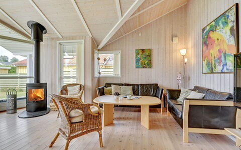Tashina - 200M from the Sea: Sommerhus, Hjem, Hus, Tag, Veranda, Estate, Sidespor, Garden Bygninger, Stuehus, Gård