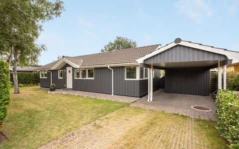 Tashina - 200M from the Sea: Sommerhus, Hjem, Hus, Tag, Veranda, Estate, Sidespor, Garden Bygninger, Stuehus, Gård