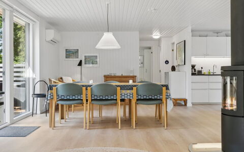 Teodora - 450M from the Sea: Busk, Sommerhus, Hjem, Skygge, Bunddække, Have, Gård, Backyard, Garden Bygninger, Lawn