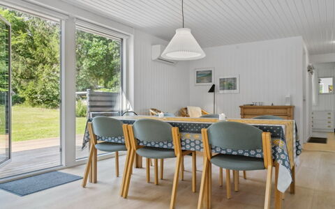 Teodora - 450M from the Sea: Busk, Sommerhus, Hjem, Skygge, Bunddække, Have, Gård, Backyard, Garden Bygninger, Lawn