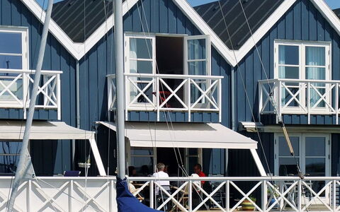 Knud - 2M from the Sea: Tag, Hus, Land Lot, Hjem, Sommerhus, Estate, Garden Bygninger, Skygge, Bjælkehytte, Landscaping