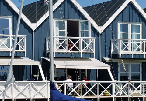 Knud - 2M from the Sea: Træ, Bejdse, Planke, Hårdttræ, Sommerhus, Dæk, Sidespor, Skygge, Trægulve, Garden Bygninger
