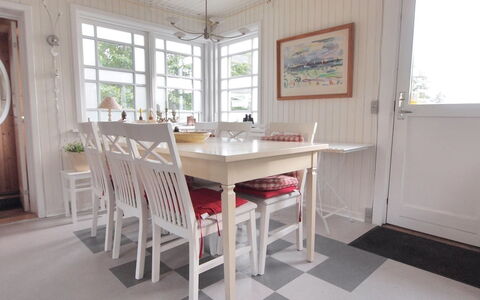 Alina - 200M from the Sea: Gulvbelægning, Møbel, Indretning, Etage, Træ, Trægulve, Spisestue, Køkken & Spisebord, Loft, Bord