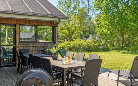 Aimy - 350M from the Sea: Tag, Hus, Land Lot, Hjem, Sommerhus, Estate, Garden Bygninger, Skygge, Bjælkehytte, Landscaping