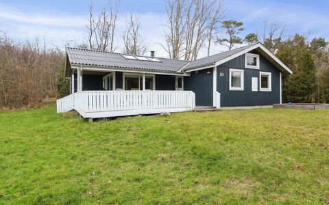 Iris - 300M from the Sea: Tag, Hus, Hjem, Sommerhus, Dør, Sidespor, Dæk, Veranda, Planke, Hårdttræ