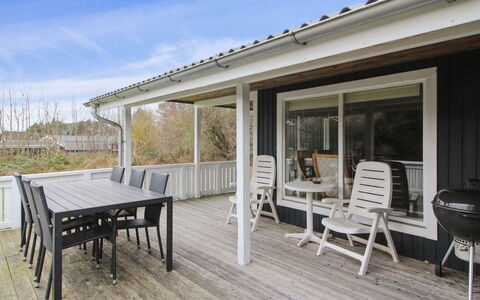 Iris - 300M from the Sea: Tag, Hus, Hjem, Sommerhus, Dør, Sidespor, Dæk, Veranda, Planke, Hårdttræ