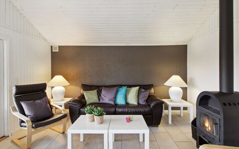 Iris - 300M from the Sea: Tag, Hus, Hjem, Sommerhus, Dør, Sidespor, Dæk, Veranda, Planke, Hårdttræ