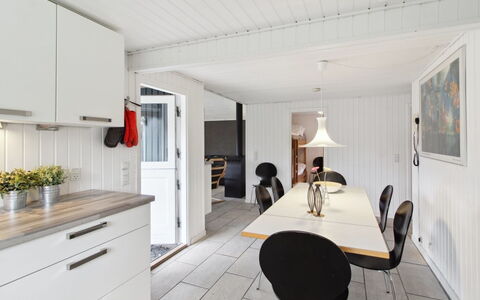 Iris - 300M from the Sea: Tag, Hus, Hjem, Sommerhus, Dør, Sidespor, Dæk, Veranda, Planke, Hårdttræ