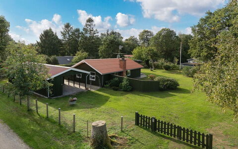 Hermand - 700M from the Sea: Græs, Hus, Hjem, Sommerhus, Tag, Landdistrikt, Lawn, Have, Stuehus