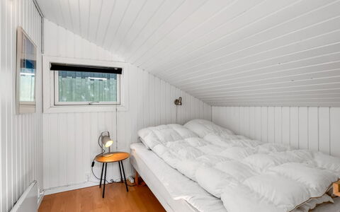 Hermand - 700M from the Sea: Træ, Loft, Soveværelse, Indretning, Etage, Gulvbelægning, Seng, Sengetøj, Sengetøj, Bed Frame