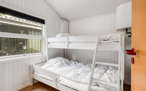 Hermand - 700M from the Sea: Træ, Soveværelse, Seng, Hjem, Loft, Sengetøj, Bejdse, Hårdttræ, Bed Frame, Planke