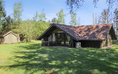 Melba - 8Km from the Sea: Blå, Busk, Sommerhus, Bunddække, Have, Estate, Skygge, Landscaping, Stuehus, Eco Hotel