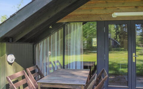 Melba - 8Km from the Sea: Blå, Busk, Sommerhus, Bunddække, Have, Estate, Skygge, Landscaping, Stuehus, Eco Hotel