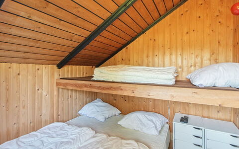 Melba - 8Km from the Sea: Blå, Busk, Sommerhus, Bunddække, Have, Estate, Skygge, Landscaping, Stuehus, Eco Hotel