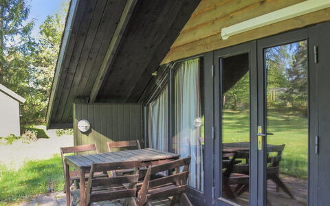 Melba - 8Km from the Sea: Blå, Busk, Sommerhus, Bunddække, Have, Estate, Skygge, Landscaping, Stuehus, Eco Hotel