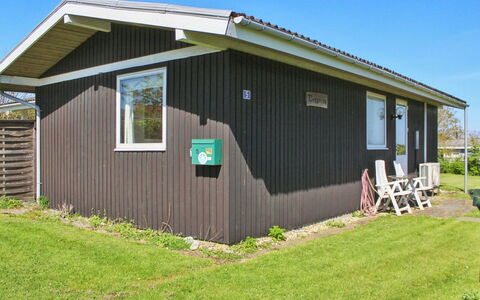 Carita - 500M from the Sea: Arkitektur, Tag, Hjem, Kompositmateriale, Dagslys, Sidespor, Indkørsel