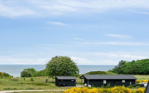 Fritze - 400M from the Sea: Svømmepøl, Udendørs Møbler, Møbel, Udvej, Flise, Eco Hotel, Skygge, Stol, Fritid, Estate