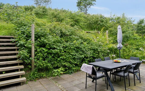 Fritze - 400M from the Sea: Svømmepøl, Udendørs Møbler, Møbel, Udvej, Flise, Eco Hotel, Skygge, Stol, Fritid, Estate
