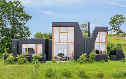 Fritze - 400M from the Sea: Svømmepøl, Udendørs Møbler, Møbel, Udvej, Flise, Eco Hotel, Skygge, Stol, Fritid, Estate