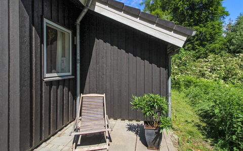 Ernestina - 500M from the Sea: Svømmepøl, Udendørs Møbler, Møbel, Udvej, Flise, Eco Hotel, Skygge, Stol, Fritid, Estate