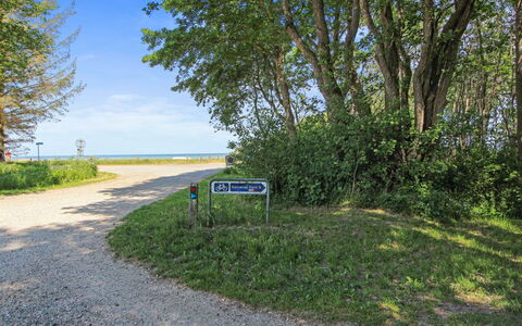 Ernestina - 500M from the Sea: Svømmepøl, Udendørs Møbler, Møbel, Udvej, Flise, Eco Hotel, Skygge, Stol, Fritid, Estate