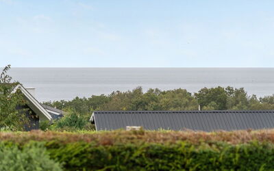 Kimi - 800M from the Sea