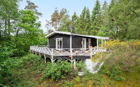 Belenda: Svømmepøl, Udendørs Møbler, Møbel, Udvej, Flise, Eco Hotel, Skygge, Stol, Fritid, Estate