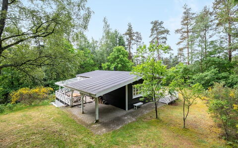Belenda: Svømmepøl, Udendørs Møbler, Møbel, Udvej, Flise, Eco Hotel, Skygge, Stol, Fritid, Estate