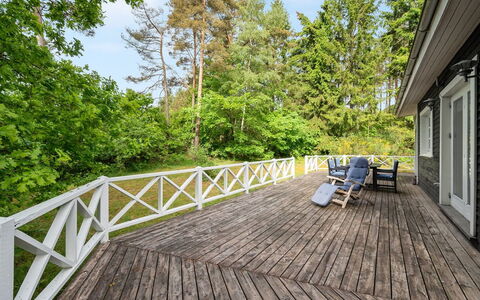 Belenda: Svømmepøl, Udendørs Møbler, Møbel, Udvej, Flise, Eco Hotel, Skygge, Stol, Fritid, Estate