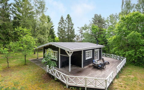 Belenda: Svømmepøl, Udendørs Møbler, Møbel, Udvej, Flise, Eco Hotel, Skygge, Stol, Fritid, Estate