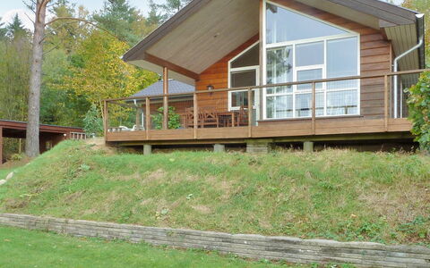 Piia - 800M from the Sea: Træ, Veranda, Sommerhus, Hjem, Dør, Hårdttræ, Sidespor, Dæk, Estate, Garden Bygninger