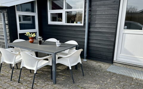 Swale - 500M from the Sea: Arkitektur, Tag, Hjem, Kompositmateriale, Dagslys, Sidespor, Indkørsel