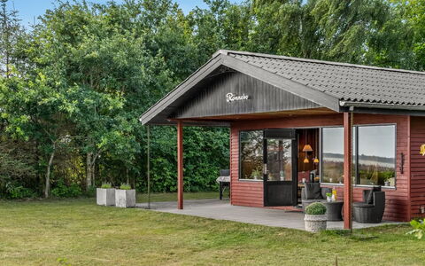 Tayana - 75M to the Fjord: Svømmepøl, Udendørs Møbler, Møbel, Udvej, Flise, Eco Hotel, Skygge, Stol, Fritid, Estate