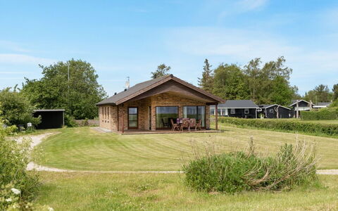 Roope - 50M from the Sea: Svømmepøl, Udendørs Møbler, Møbel, Udvej, Flise, Eco Hotel, Skygge, Stol, Fritid, Estate