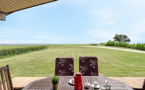 Roope - 50M from the Sea: Svømmepøl, Udendørs Møbler, Møbel, Udvej, Flise, Eco Hotel, Skygge, Stol, Fritid, Estate