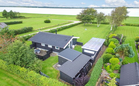 Ilya - 90M to the Fjord: Svømmepøl, Udendørs Møbler, Møbel, Udvej, Flise, Eco Hotel, Skygge, Stol, Fritid, Estate