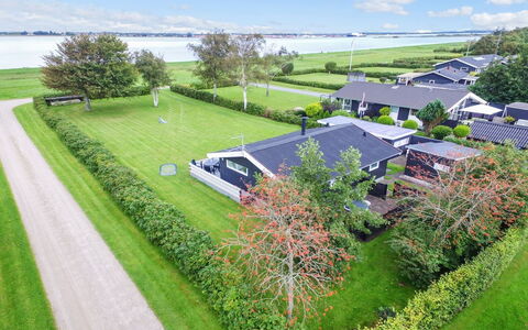Ilya - 90M to the Fjord: Svømmepøl, Udendørs Møbler, Møbel, Udvej, Flise, Eco Hotel, Skygge, Stol, Fritid, Estate