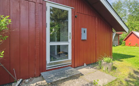 Feliza - from the Sea: Tag, Sommerhus, Hjem, Skygge, Sidespor, Stuehus, Veranda, Udendørs Struktur, Garden Bygninger