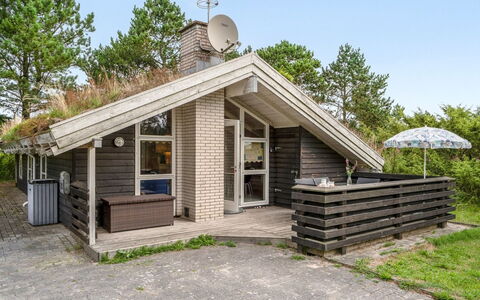 Alfi - 150M from the Sea: Træ, Tag, Hus, Sommerhus, Dør, Hjem, Sidespor, Land Lot, Garden Bygninger, Skur