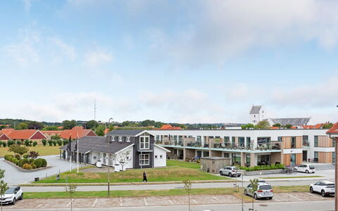 Femme - 15M from the Sea: Svømmepøl, Udendørs Møbler, Møbel, Udvej, Flise, Eco Hotel, Skygge, Stol, Fritid, Estate