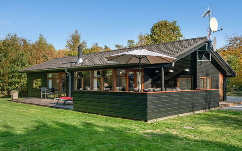 Mourits - 1.2Km from the Sea: Svømmepøl, Udendørs Møbler, Møbel, Udvej, Flise, Eco Hotel, Skygge, Stol, Fritid, Estate