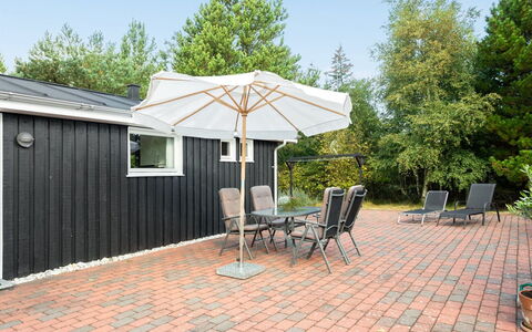 Poul - 100M from the Sea: Hus, Hjem, Tag, Sommerhus, Estate, Landscaping, Garden Bygninger, Sidespor, Stuehus