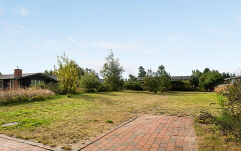 Poul - 100M from the Sea: Svømmepøl, Udendørs Møbler, Møbel, Udvej, Flise, Eco Hotel, Skygge, Stol, Fritid, Estate
