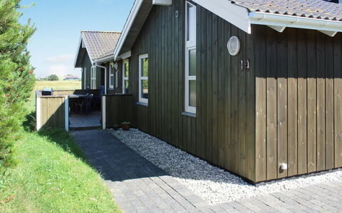 Calina - 300M from the Sea: Træ, Hjem, Hus, Tag, Sidespor, Sommerhus, Dør, Bejdse, Hårdttræ, Garden Bygninger