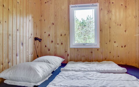 Hilleborg - 100M from the Sea: Træ, Soveværelse, Sengetøj, Seng, Sengetøj, Hjem, Værelse, Bed Frame, Bejdse, Loft