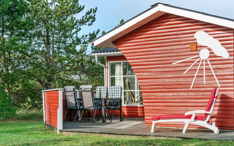 Hilleborg - 100M from the Sea: Svømmepøl, Udendørs Møbler, Møbel, Udvej, Flise, Eco Hotel, Skygge, Stol, Fritid, Estate