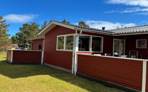 Hilleborg - 100M from the Sea: Svømmepøl, Udendørs Møbler, Møbel, Udvej, Flise, Eco Hotel, Skygge, Stol, Fritid, Estate