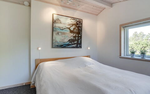 Jeldrik - 100M from the Sea: Træ, Loft, Gulvbelægning, Indretning, Etage, Soveværelse, Seng, Værelse, Trægulve, Sengetøj