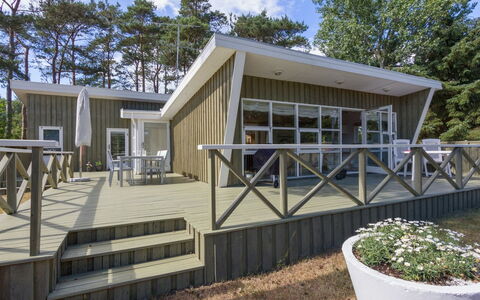 Hwelp - 200M from the Sea: Tag, Hus, Hjem, Sommerhus, Dør, Sidespor, Dæk, Veranda, Planke, Hårdttræ