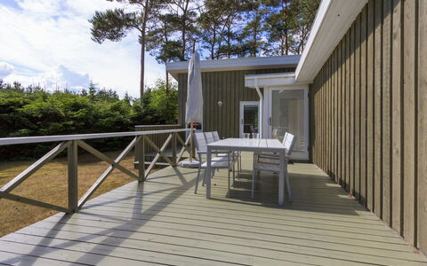 Hwelp - 200M from the Sea: Tag, Hus, Hjem, Sommerhus, Dør, Sidespor, Dæk, Veranda, Planke, Hårdttræ